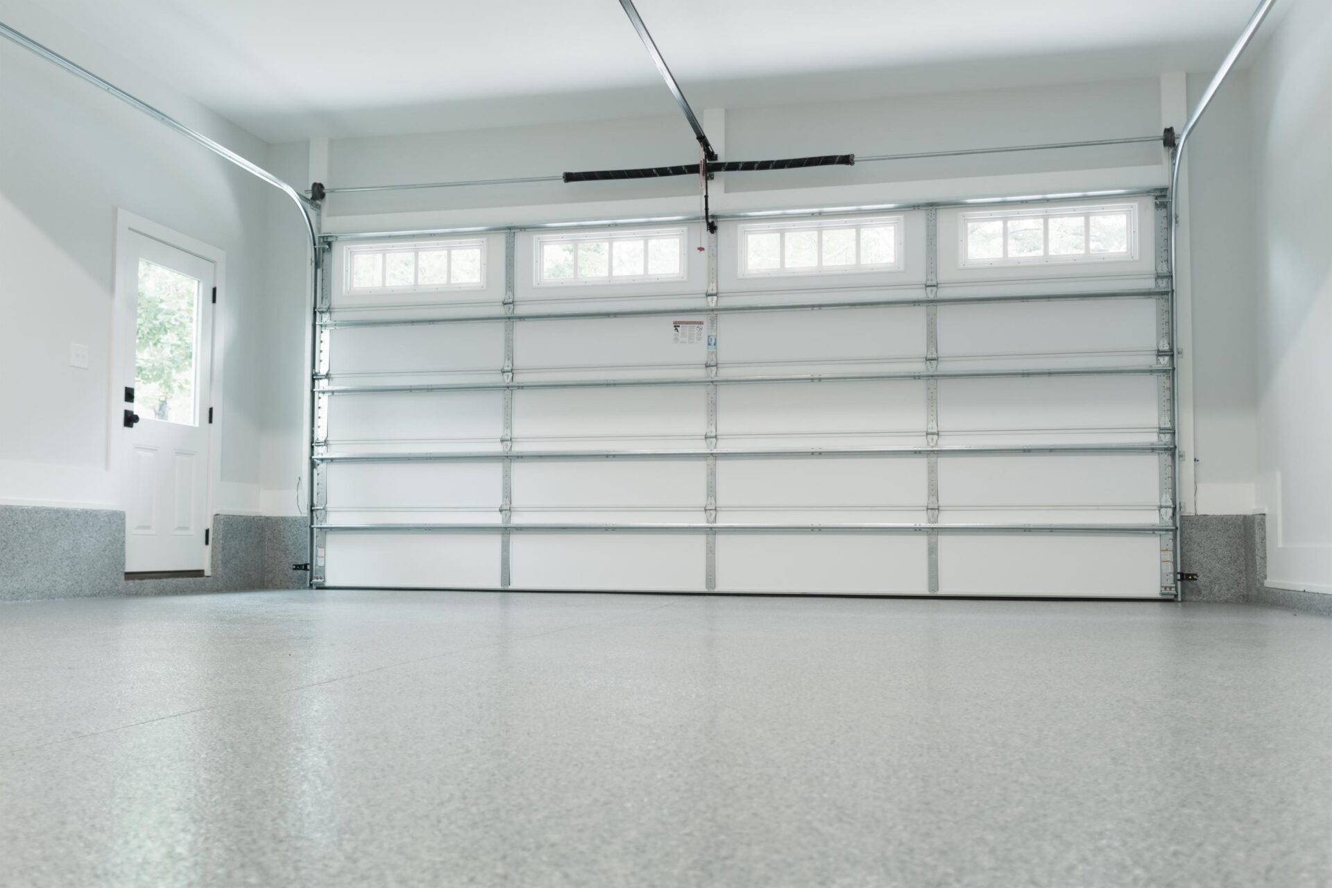 10 Tips for Maintaining Commercial Garage Doors
