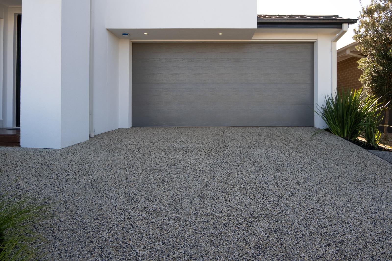 Top Tips for Expert Commercial Garage Door Maintenance