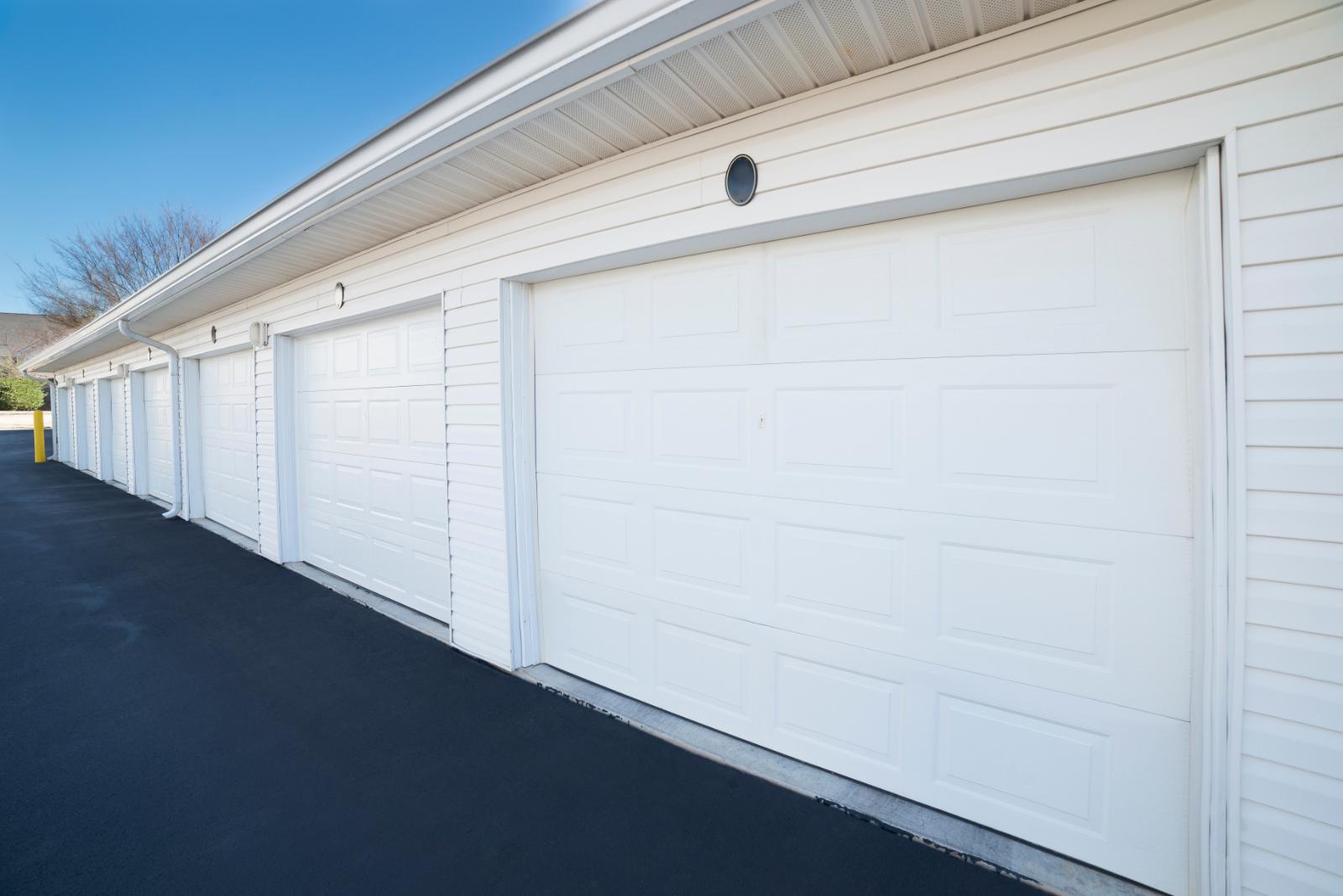 Guide to Urgent Garage Door Repair and Maintenance